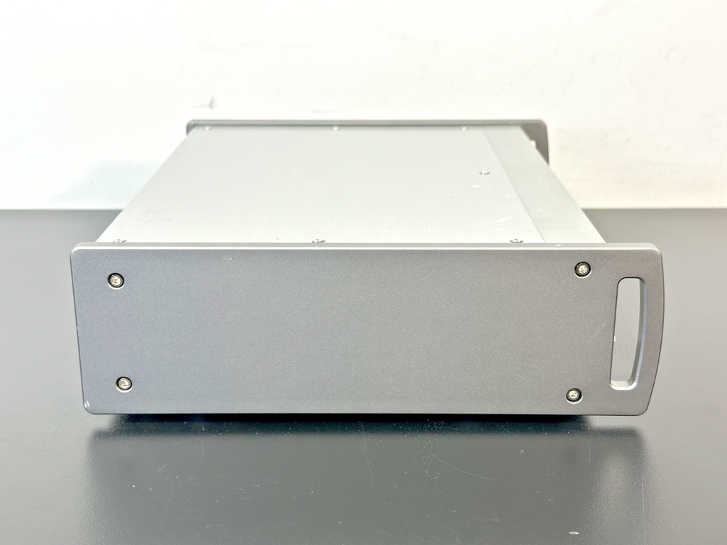 TEAC UD 501 Hi Res USB DAC DSD Headphone Amplifier Silver Working4