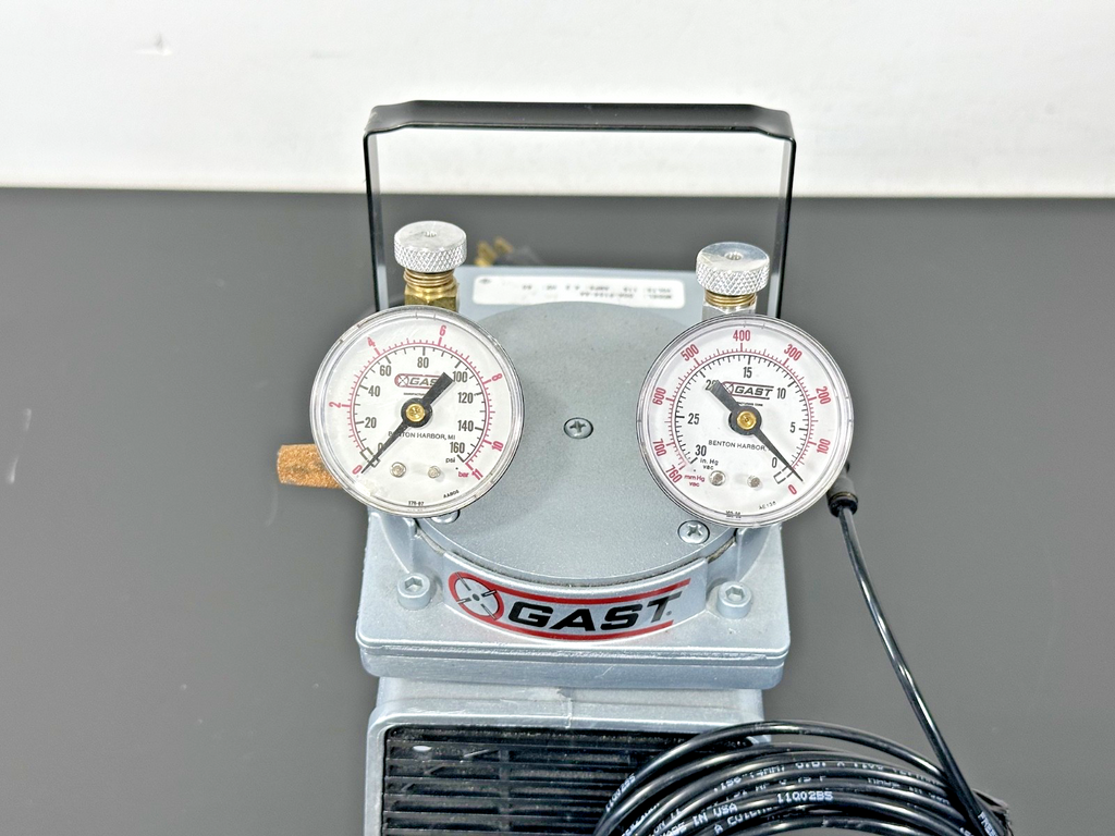 GAST DOA P104 AA Oil Less Diaphragm Vacuum Pressure Pump 115V Dual Gauge Working5