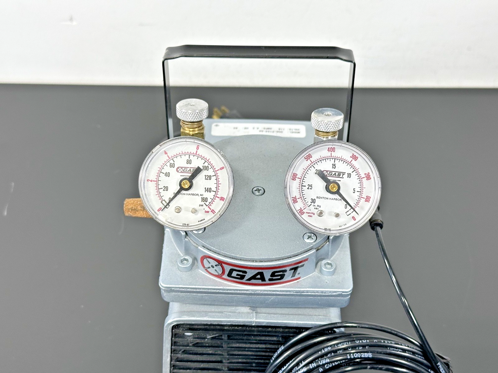 GAST DOA P104 AA Oil Less Diaphragm Vacuum Pressure Pump 115V Dual Gauge Working5