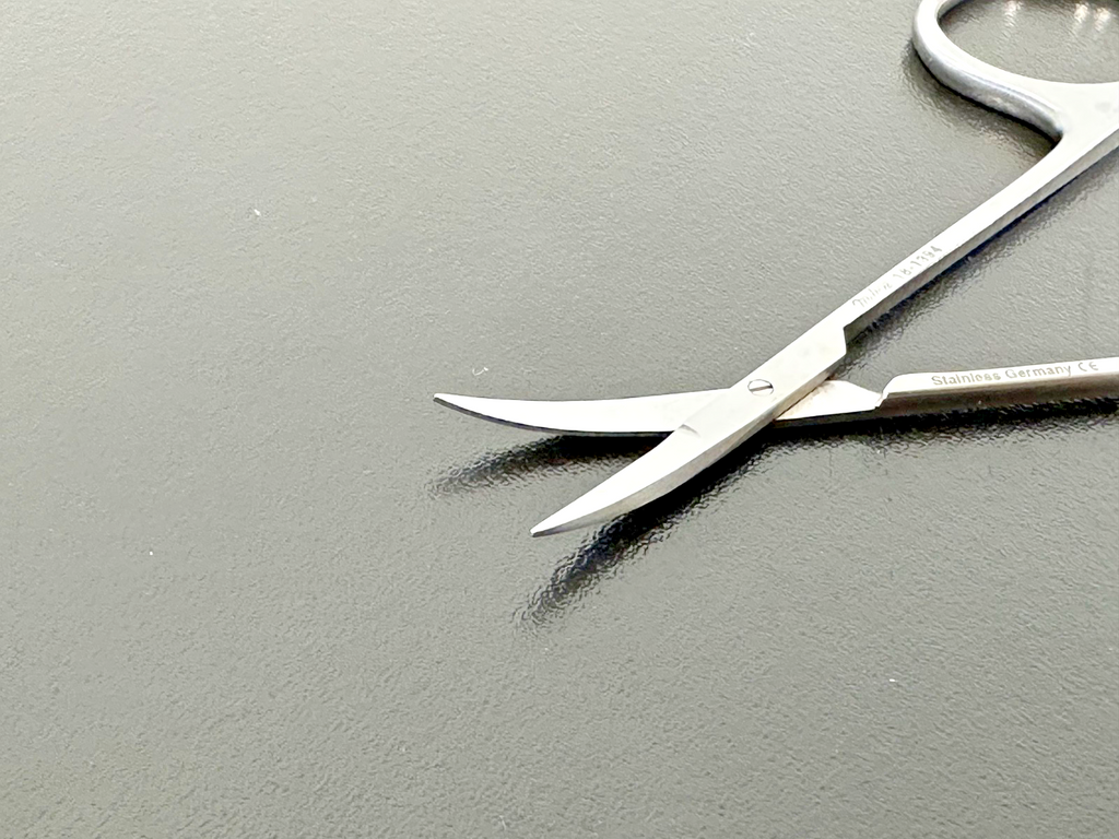 Miltex 18 1394 Bonn Miniature Iris Scissors 3 1/2" Curved Germany1