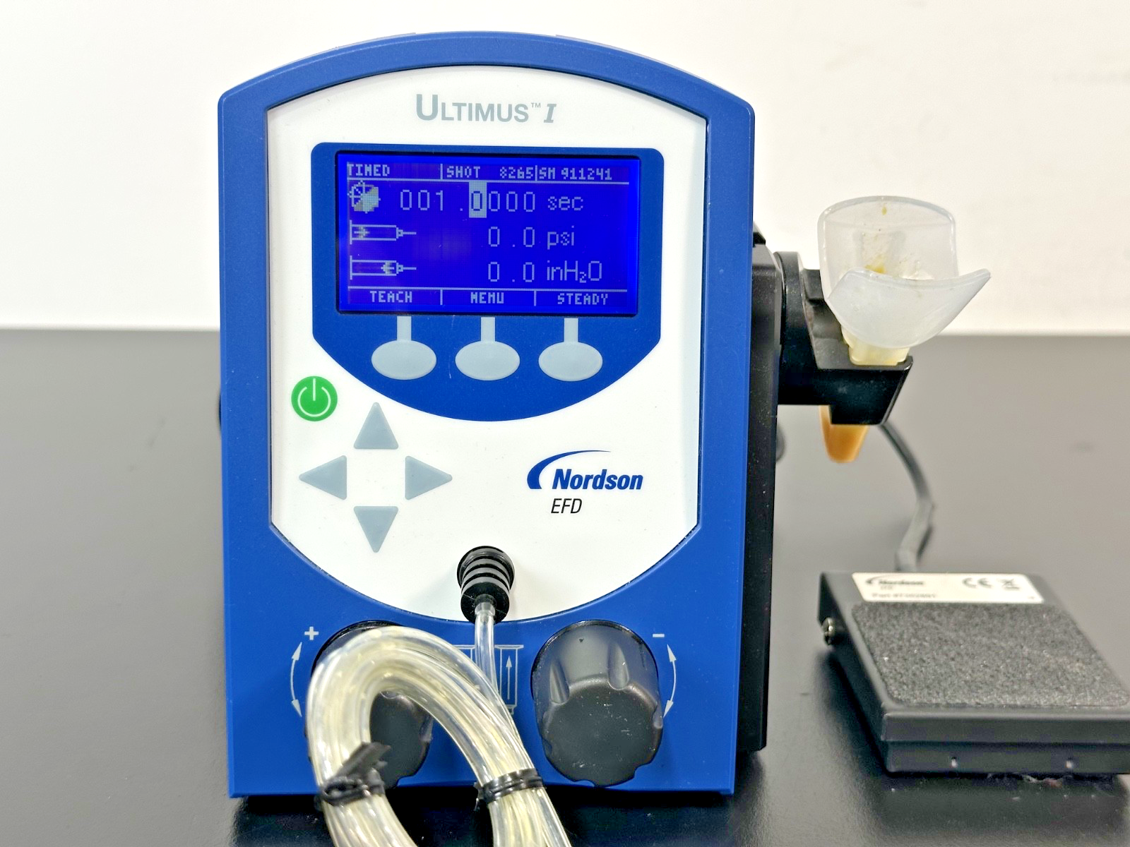 Nordson EFD Ultimus I Fluid Dispenser with Foot Pedal & Accessories Working1