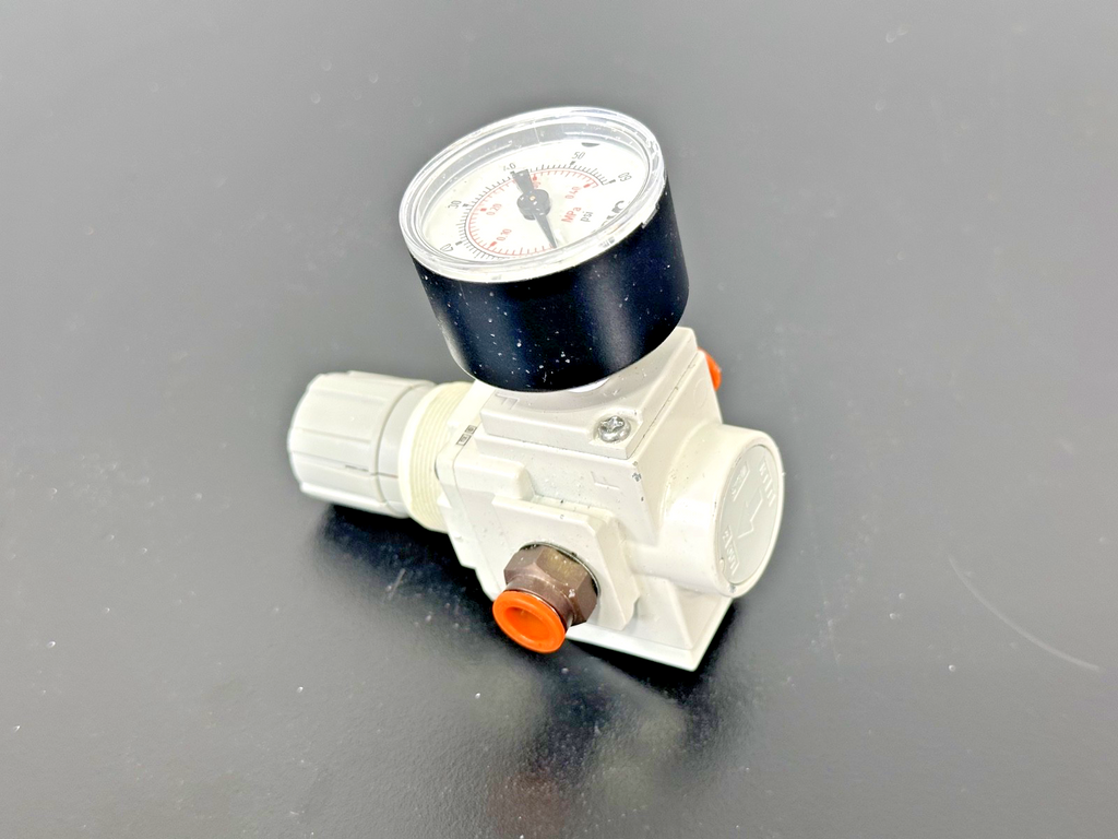 SMC AR20K F02 1 B Pneumatic Air Pressure Regulator w/ Gauge 0.02 0.2MPa2