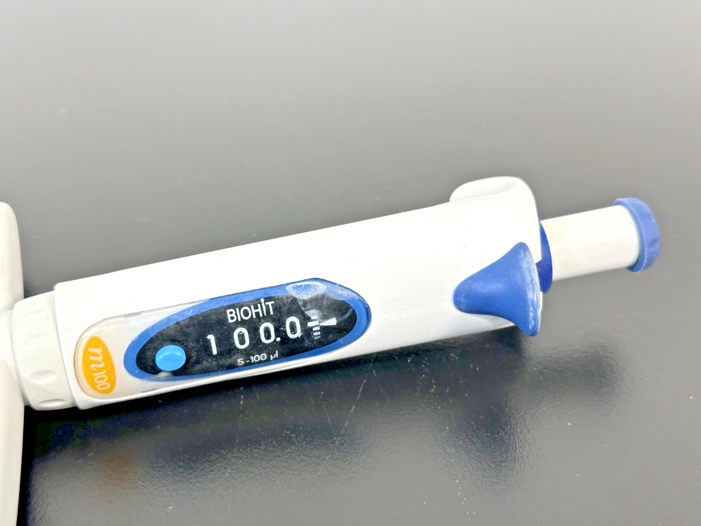 Biohit m100 12 Channel 5 100uL Adjustable Multichannel Pipette1