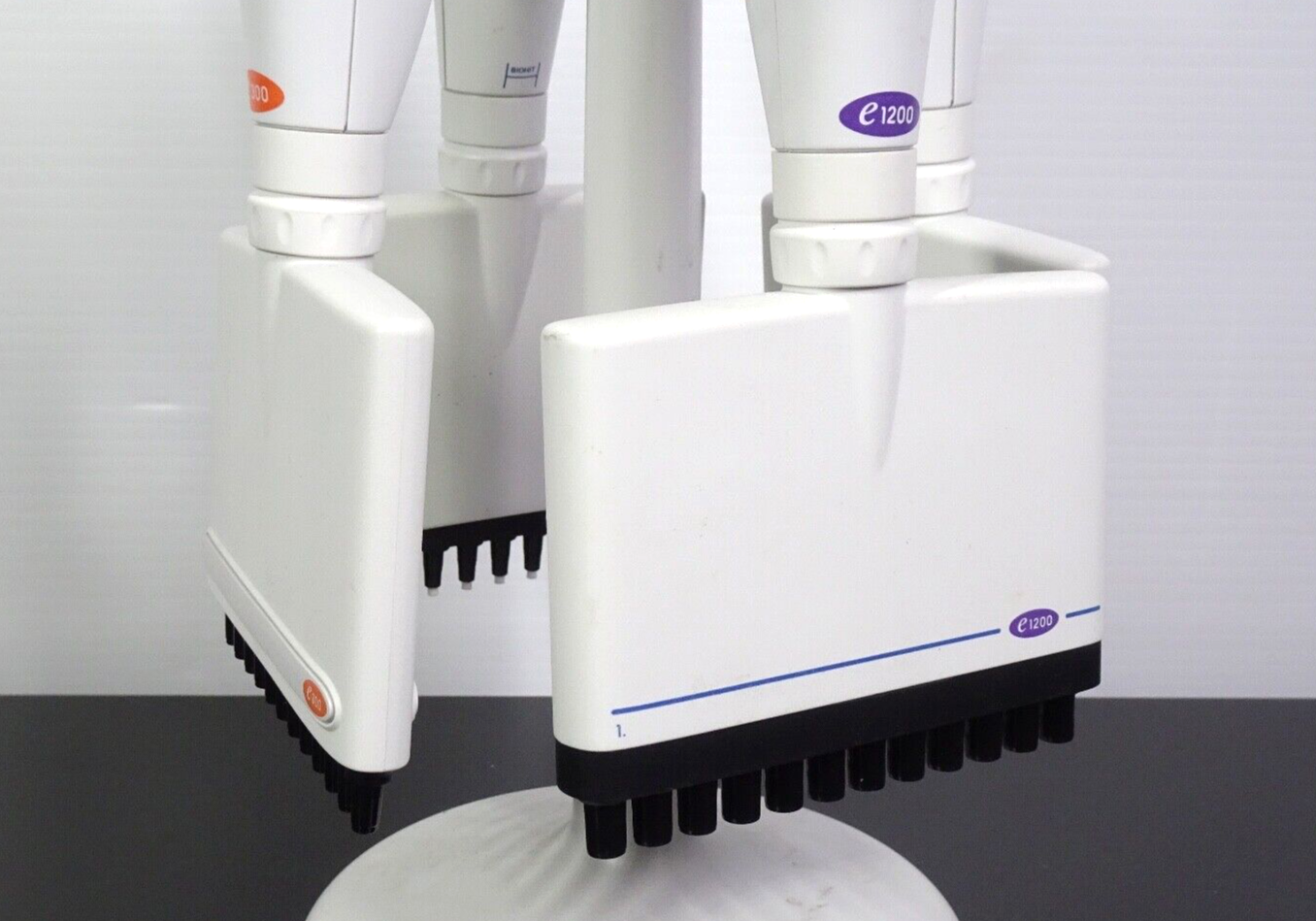 BioHit Eline e1200 | e300 | e120 | e10 12 Channel Pipette With Charging Stand2