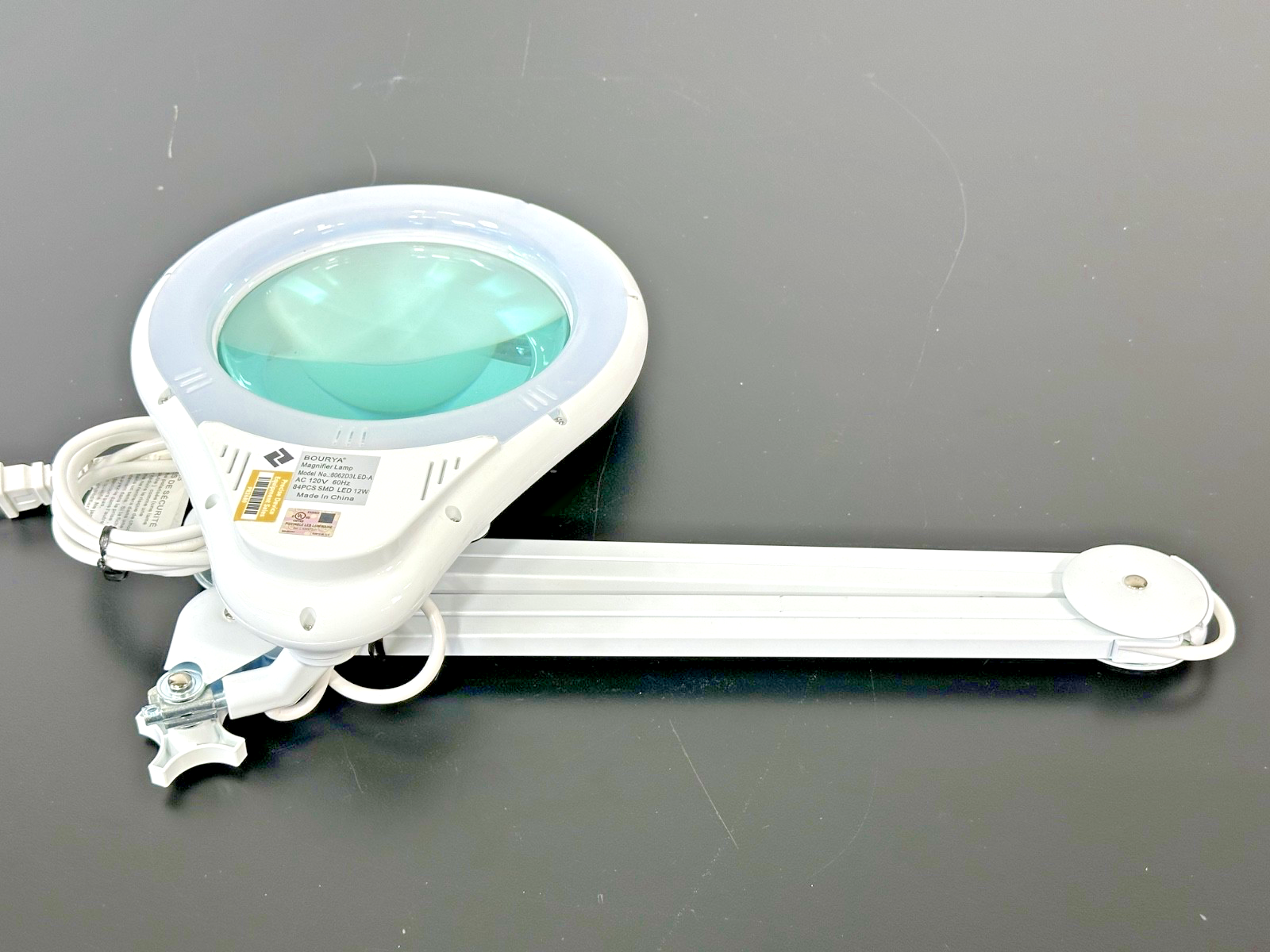 BOURYA 8062D3LED A LED Magnifier Lamp 12W Articulating Arm No Clamp Working1