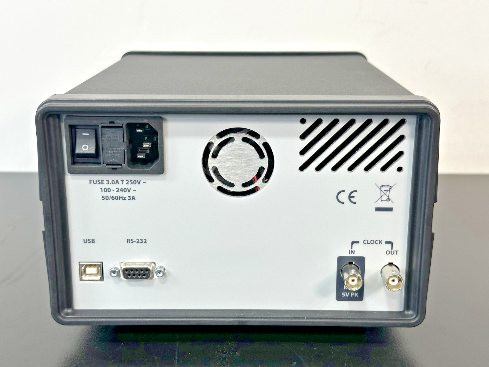 BNC Berkeley Nucleonics 577 8 Channel Digital Delay Pulse Generator Powers On1