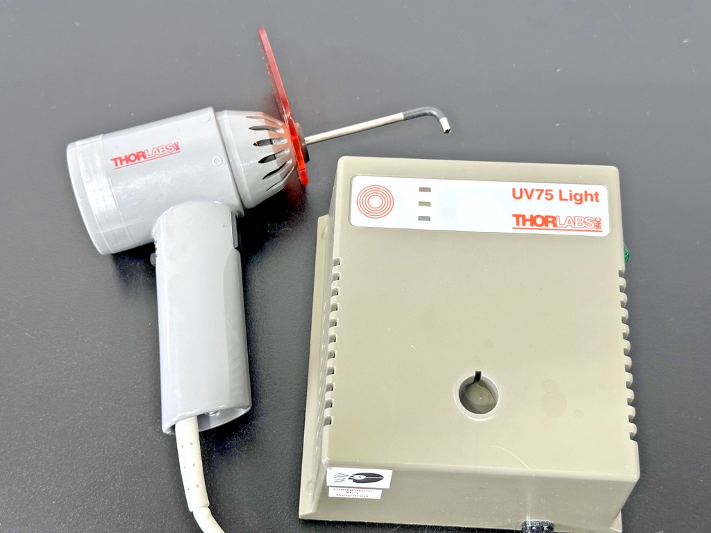 Thorlabs UV75 560 UV Curing Lamp System Handpiece Powers On Working2