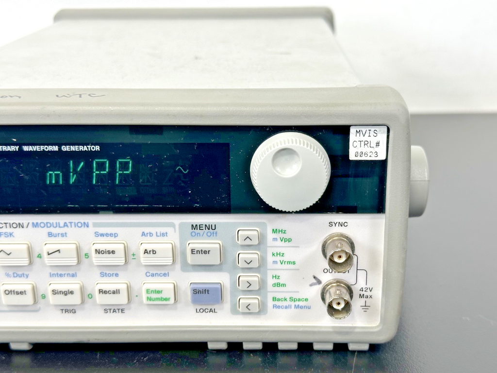 HP 33120A 15MHz Function Arbitrary Waveform Generator Option 001 Powers  Working2