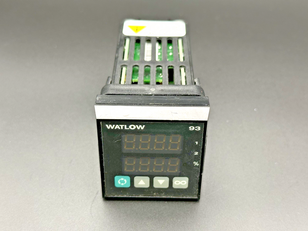 Watlow Series 93 93BA-1CC0-00RR Temperature Process Controller 1/16 DIN1