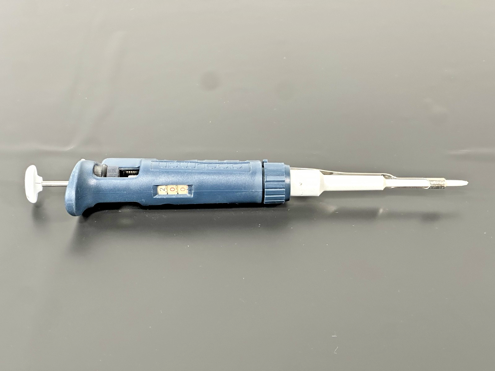 Gilson P2 Adjustable Micropipette 0.2 2µL Single Channel Pipettor1