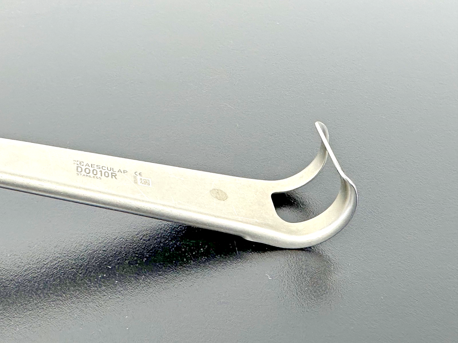 Aesculap D0010R Stainless Steel  Retractor – Used2