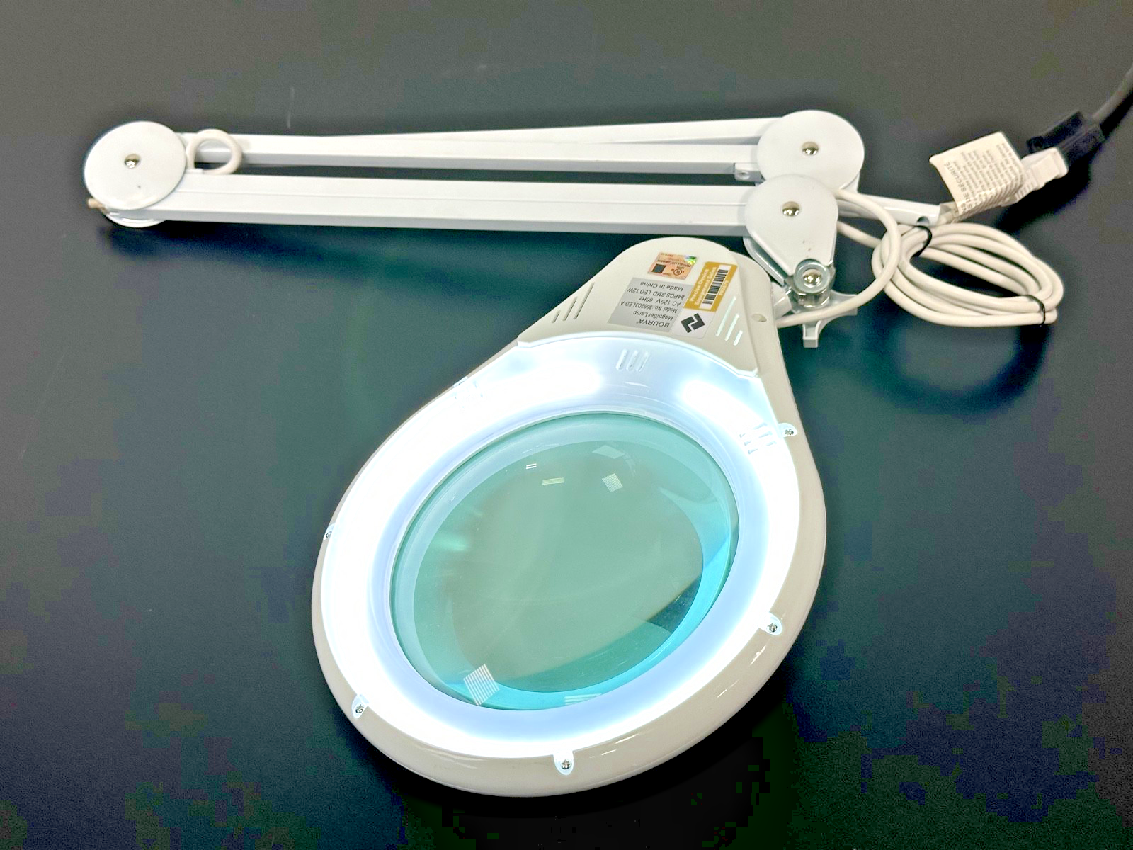 BOURYA 8062D3LED A LED Magnifier Lamp 12W Articulating Arm No Clamp Working0