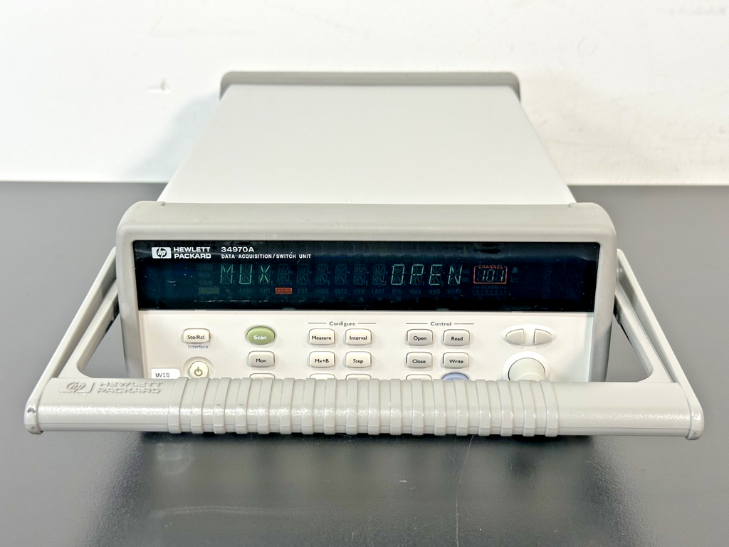 HP 34970A Data Acquisition/Switch Unit with 3 Keysight 34901A Multiplexer Module0
