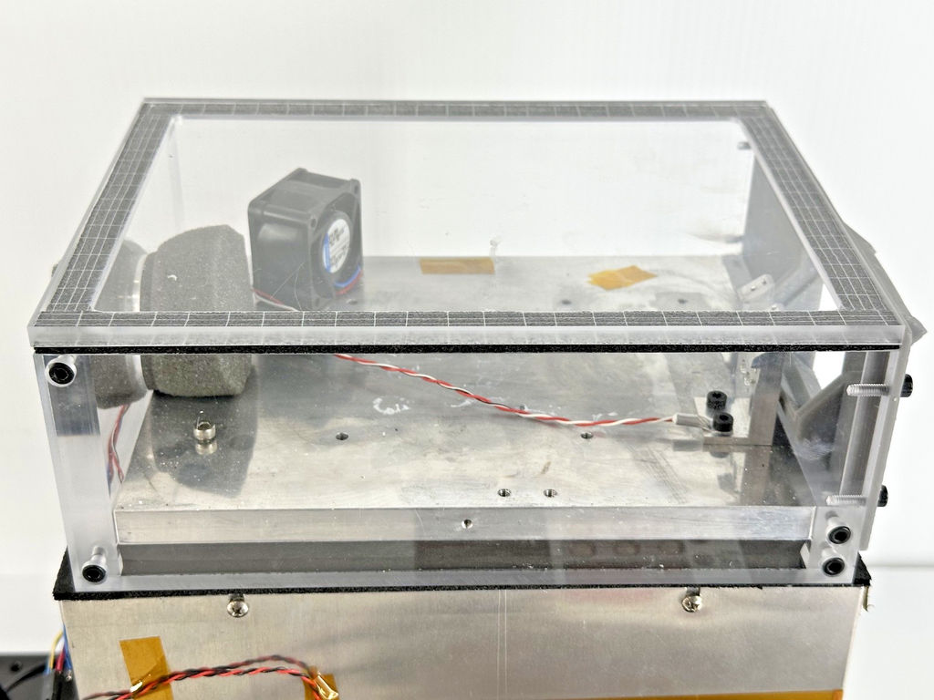 TE Technology CP 200TT Thermoelectric Cold Plate Optical Test System Working2