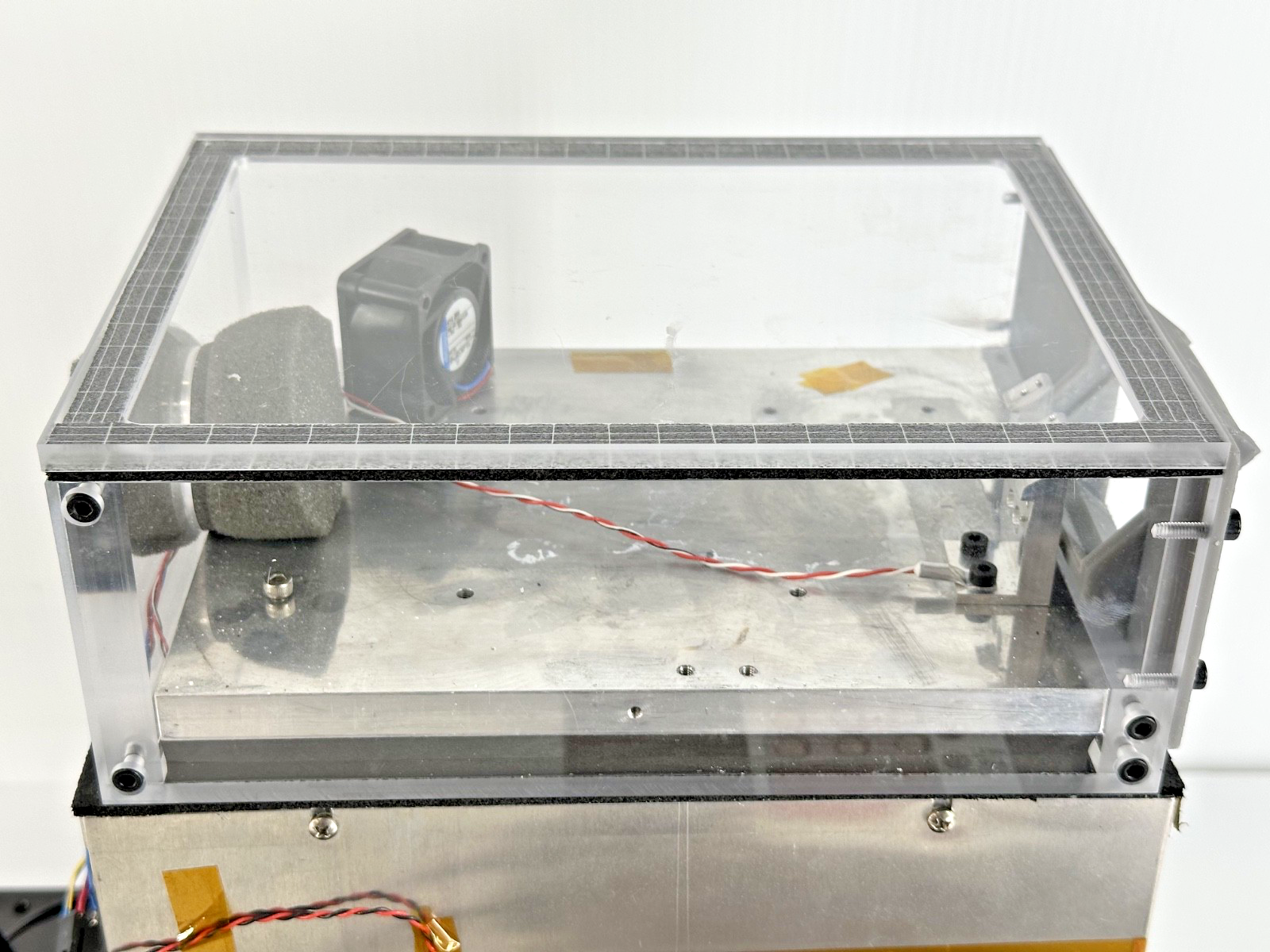 TE Technology CP 200TT Thermoelectric Cold Plate Optical Test System Working2