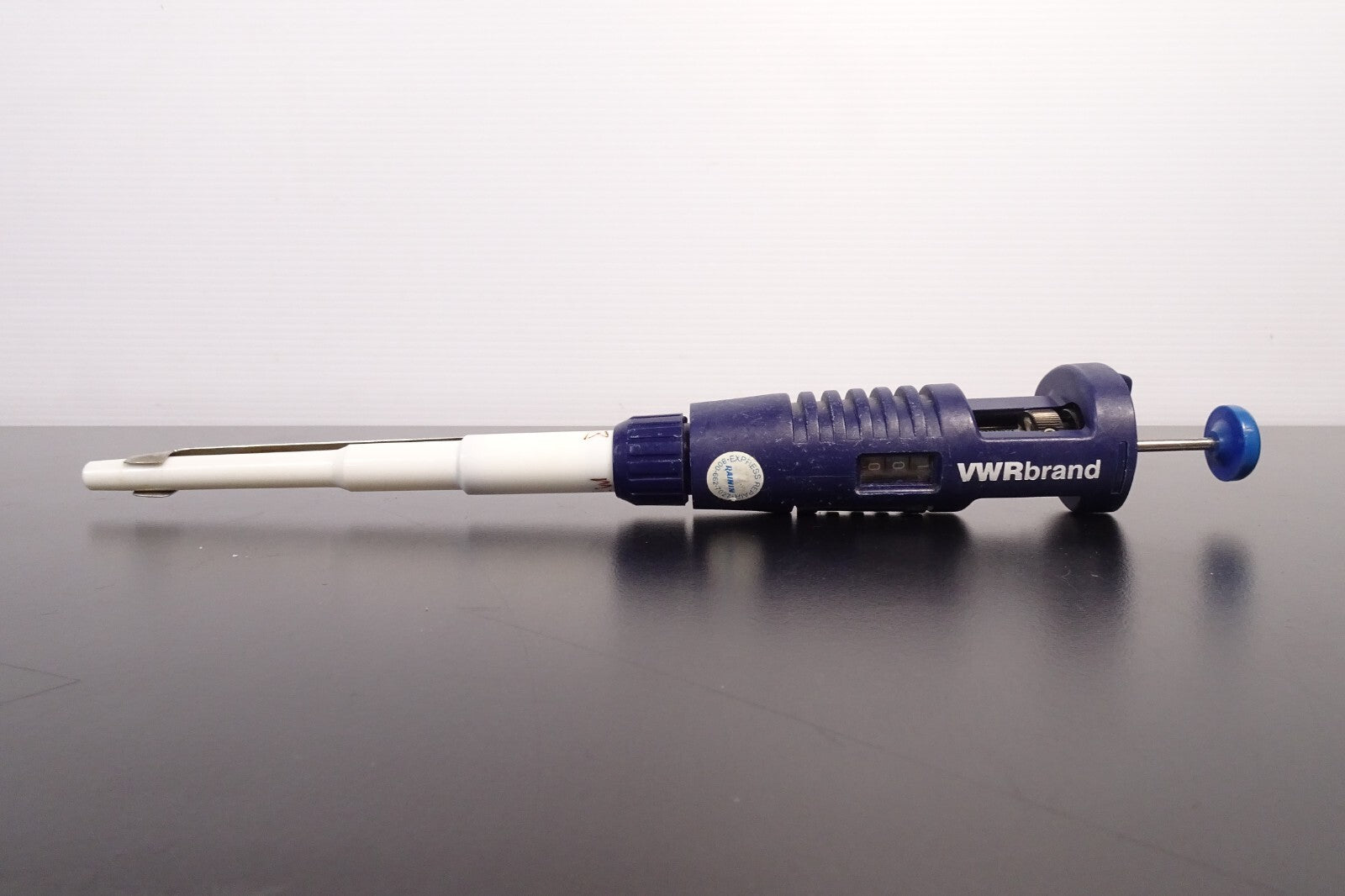 VWR Ergonomic High Performance 100   1000 ul Single Channel Pipette1