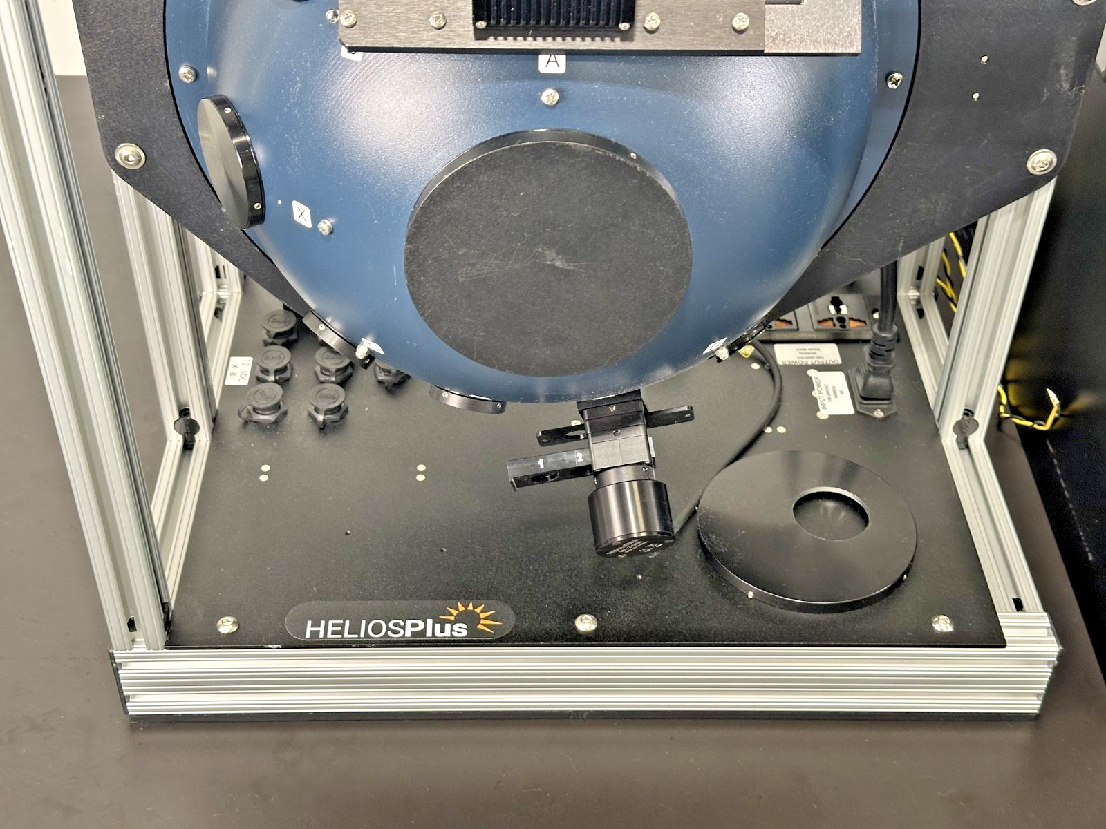 HELIOSPlus USLR V12F NMNN P 12" Integrating Sphere Light Source System Working5