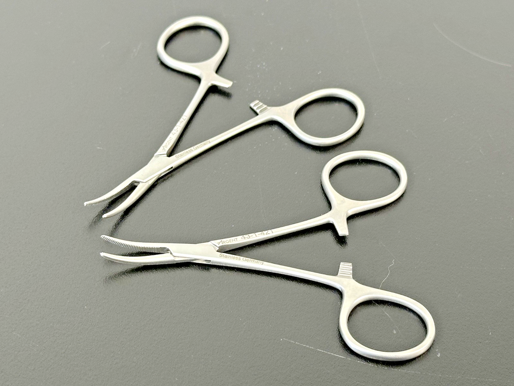 Lot of 2 Argent 43 1 421 Curved Mosquito Hemostatic Forceps1