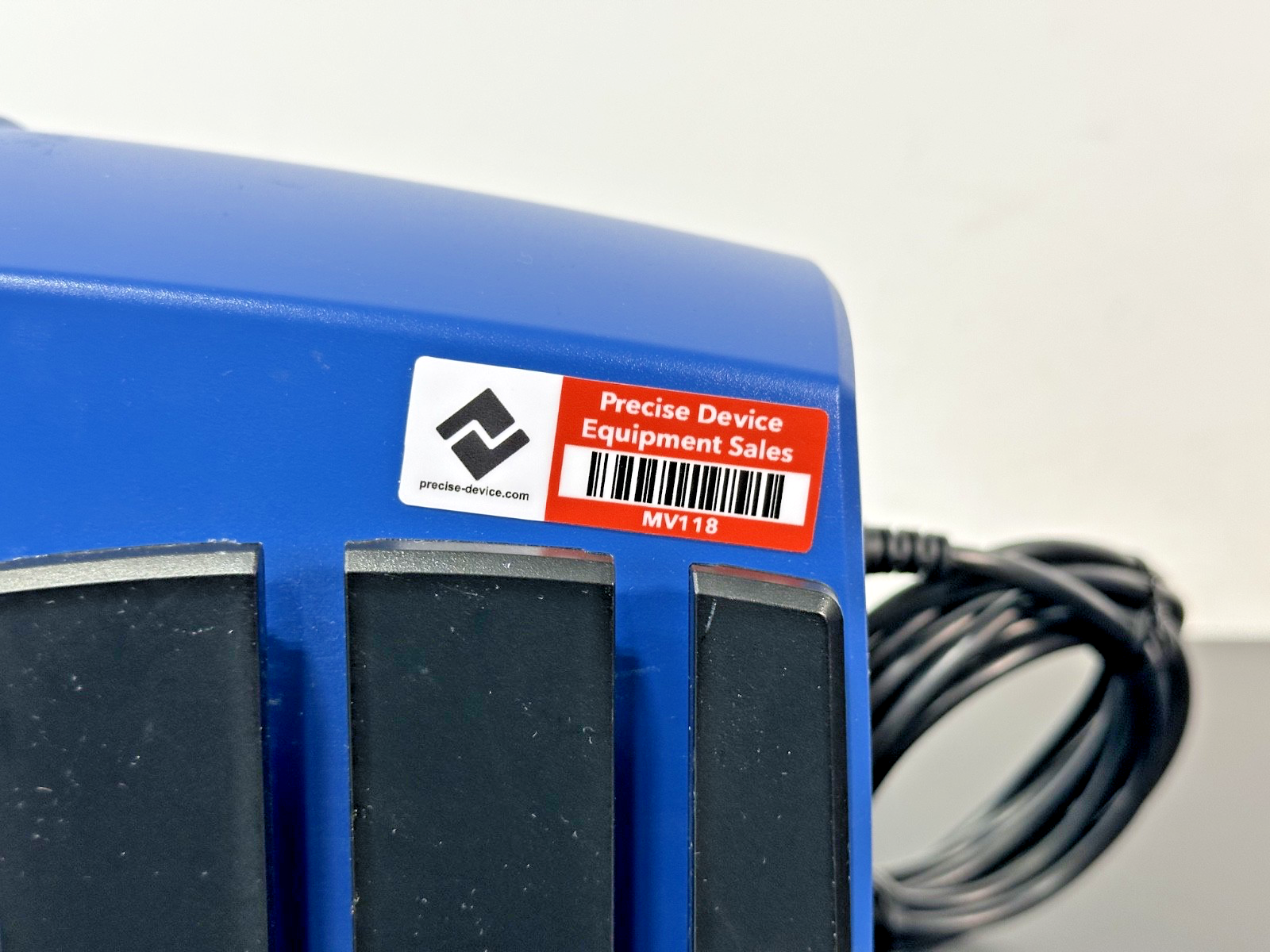 Nordson EFD Ultimus I Fluid Dispenser with Foot Pedal & Accessories Working8