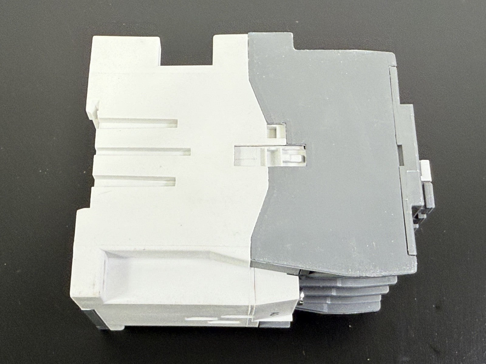 ABB AL26 40 00 AL26 R81 RT5/32 POLE CONTACTOR 24V DC2