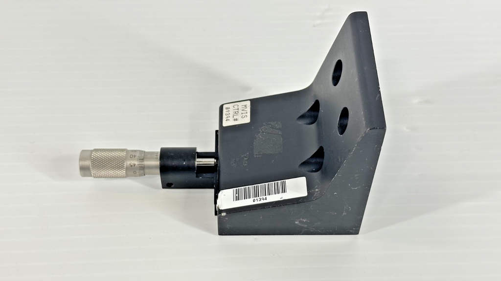 Newport Manual Vertical Translation Stage With Micrometer and Bracket1