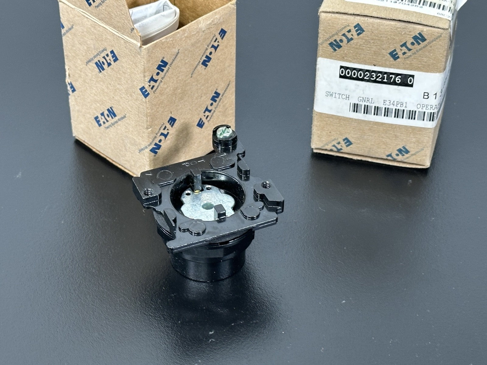 Lot of 2 Eaton E34PB1 Corrosion Resistant Flush Black Pushbutton Operator New1