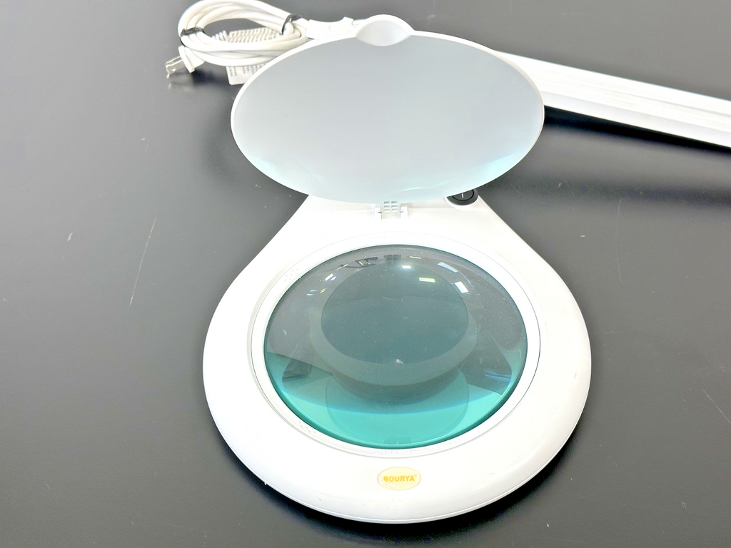 BOURYA 8062D3LED A LED Magnifier Lamp 12W Articulating Arm No Clamp Working2