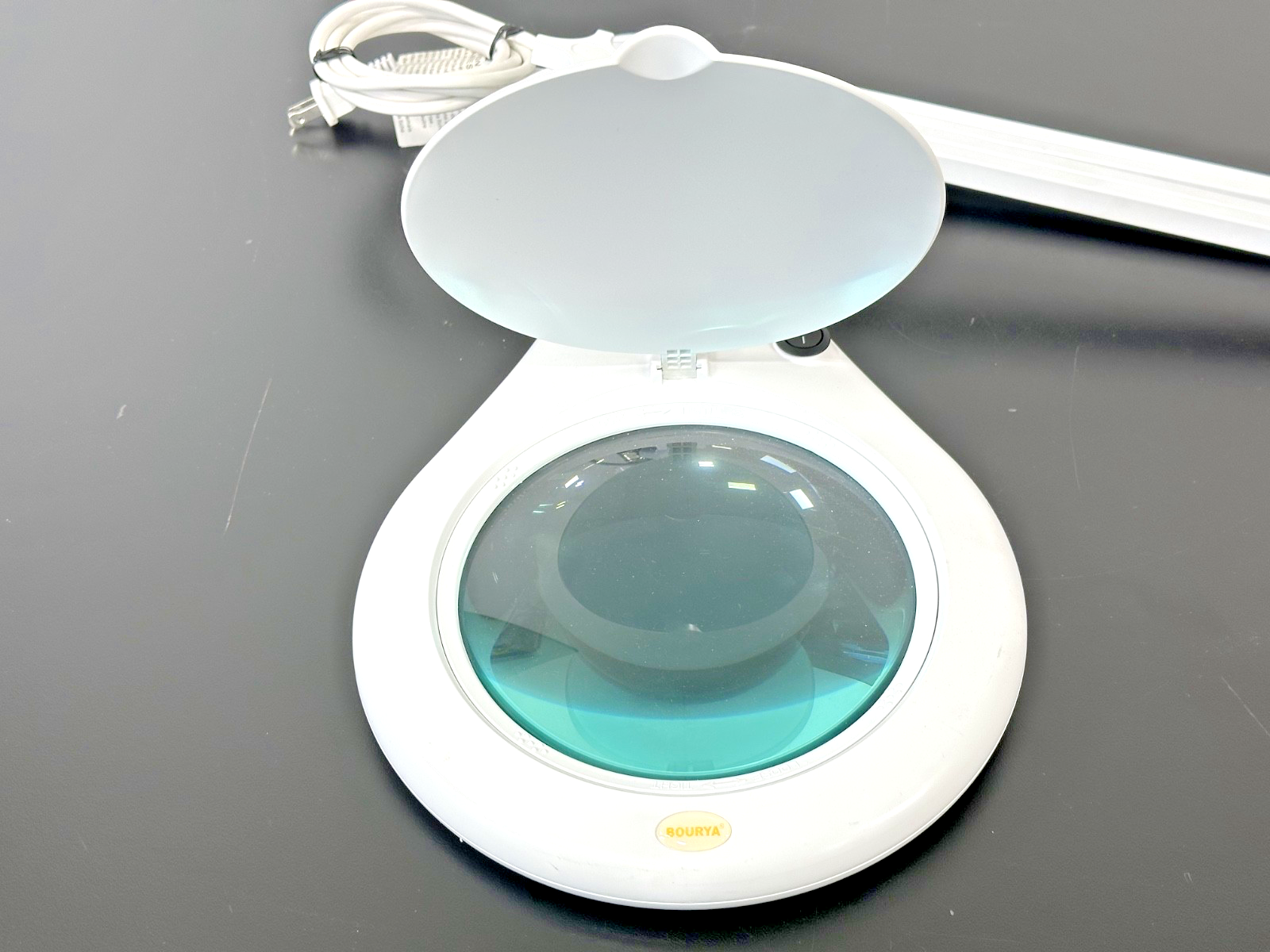 BOURYA 8062D3LED A LED Magnifier Lamp 12W Articulating Arm No Clamp Working2
