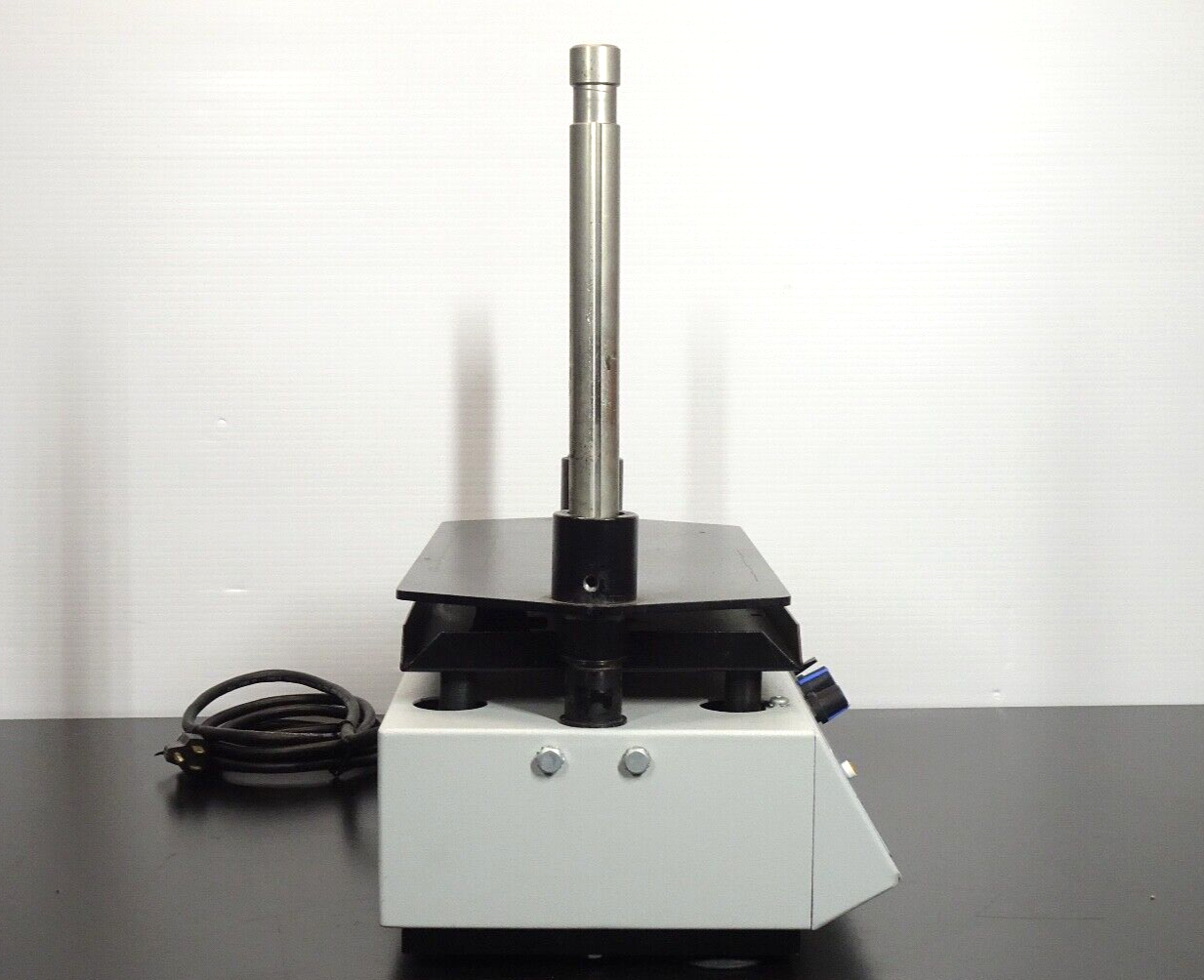 VWR Analog 58816 115 Multi Tube Vortexer3