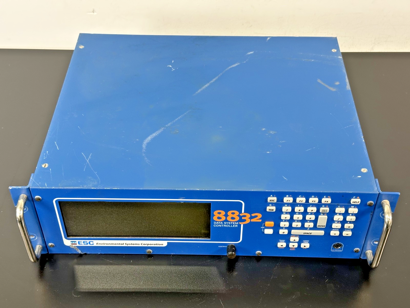 ESC 8832 Environmental Data System Controller Rackmount Powers On1