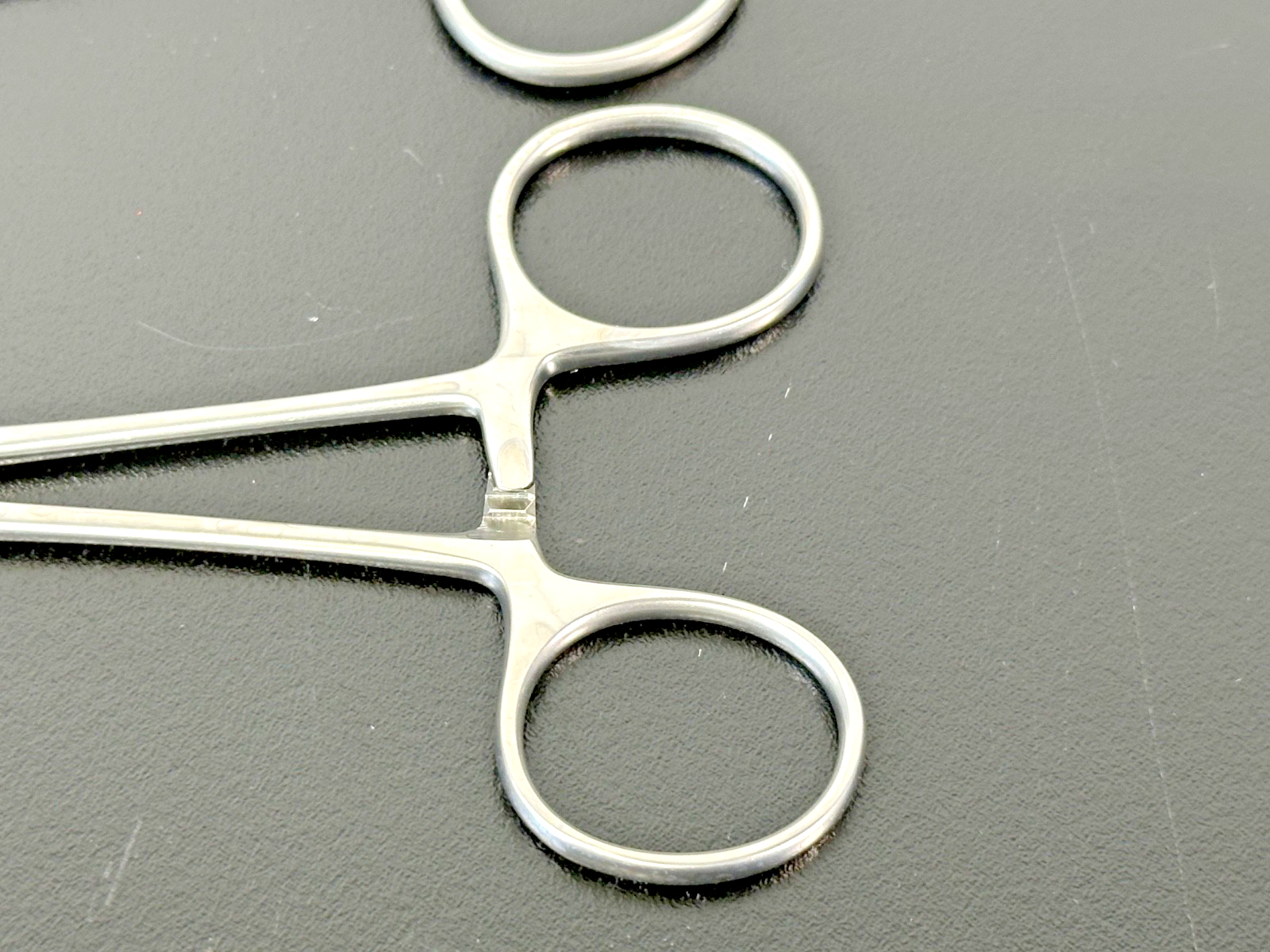 Lot of 2 Argent 43 1 442 Curved Stainless Steel Locking Forceps3