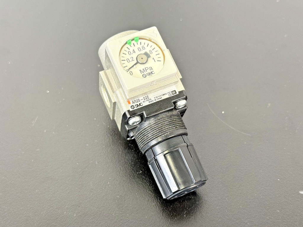 SMC AR20 02E Pneumatic Air Pressure Regulator w/ Gauge 0.05 0.85MPa0