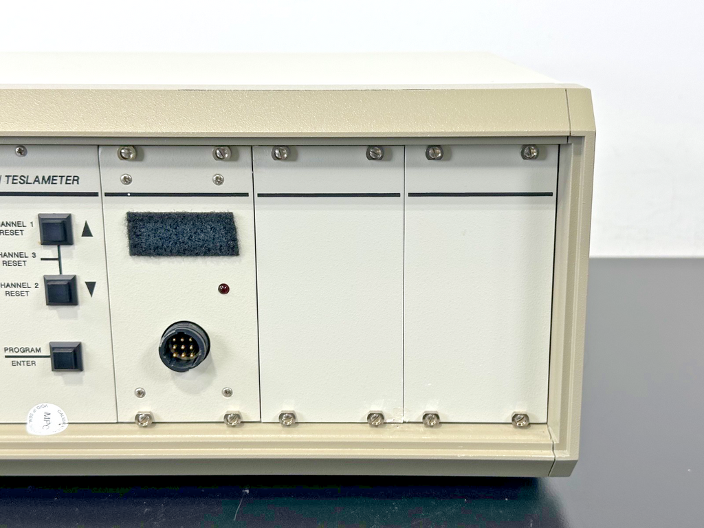 F.W. Bell 9951 Series 9950 Gauss Teslameter Powers On No Probes w/ Manual2