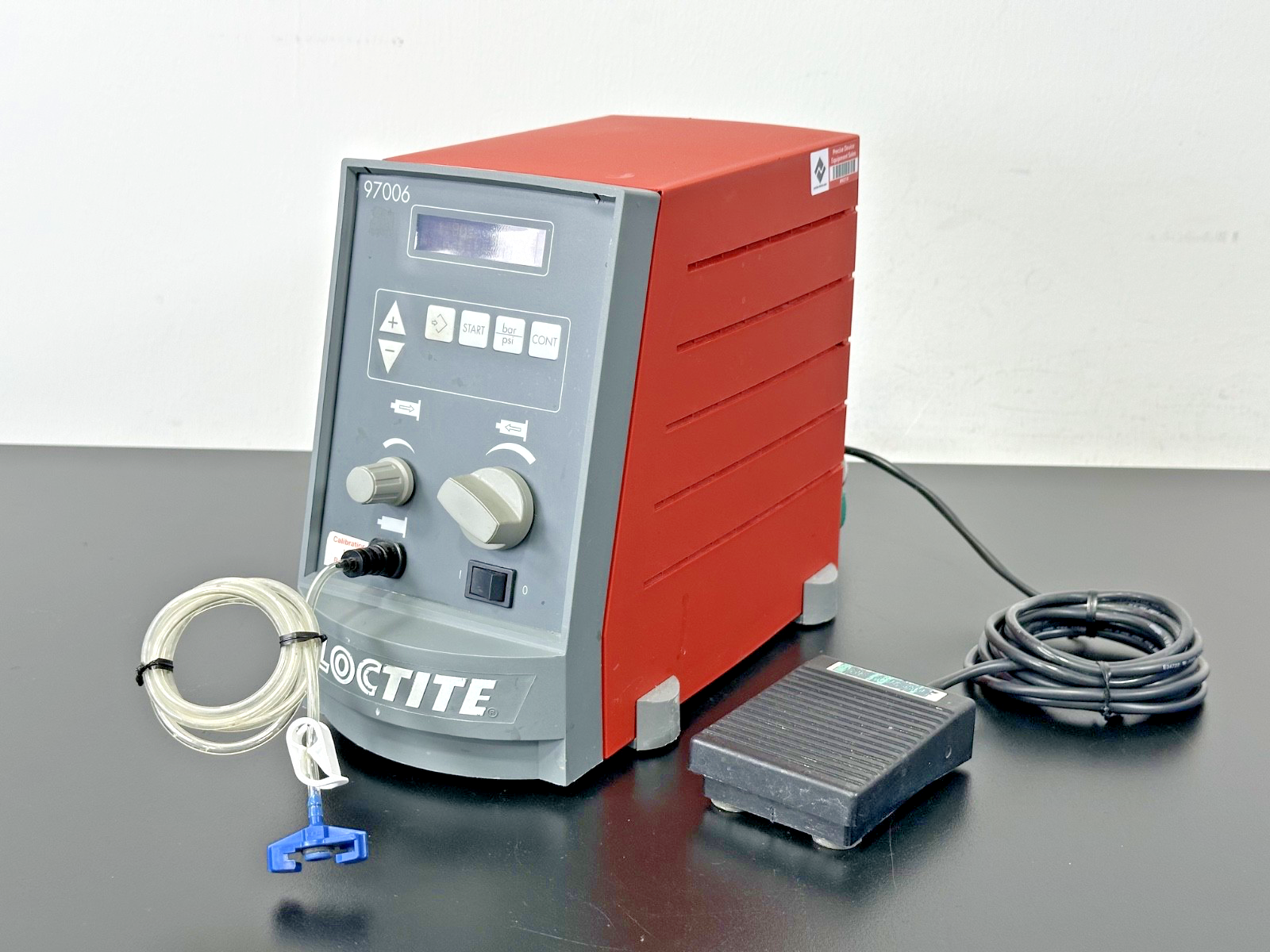 Loctite 97006 Digital Precision Syringe Dispenser w/ Foot Pedal Powers On0