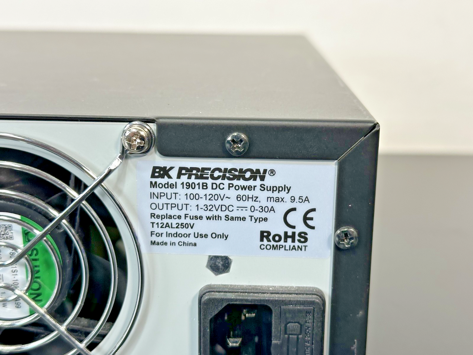 B&K Precision 1901B 1 32V 30A Switching DC Power Supply Powers On4