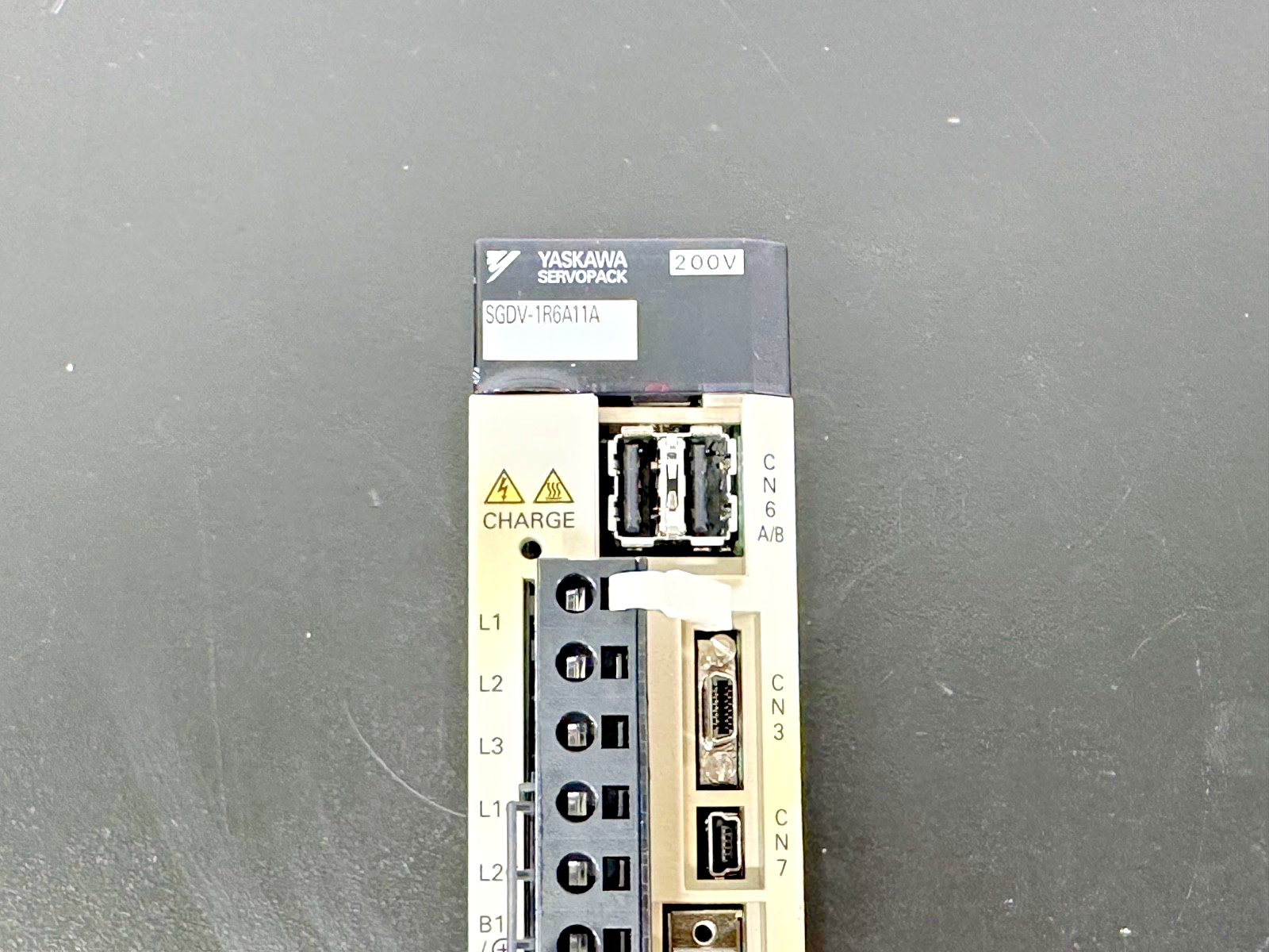 Yaskawa SGDV 1R6A11A SERVOPACK 200V 200W AC Servo Drive Amplifier1