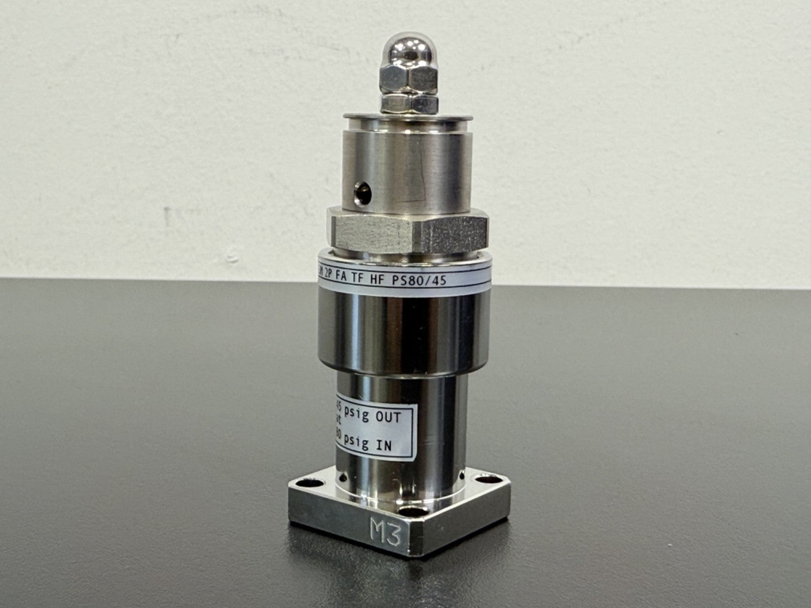 Parker Hannifin Gas Pressure Regulator 80 PSI In / 45 PSI Out (APS06SM)1