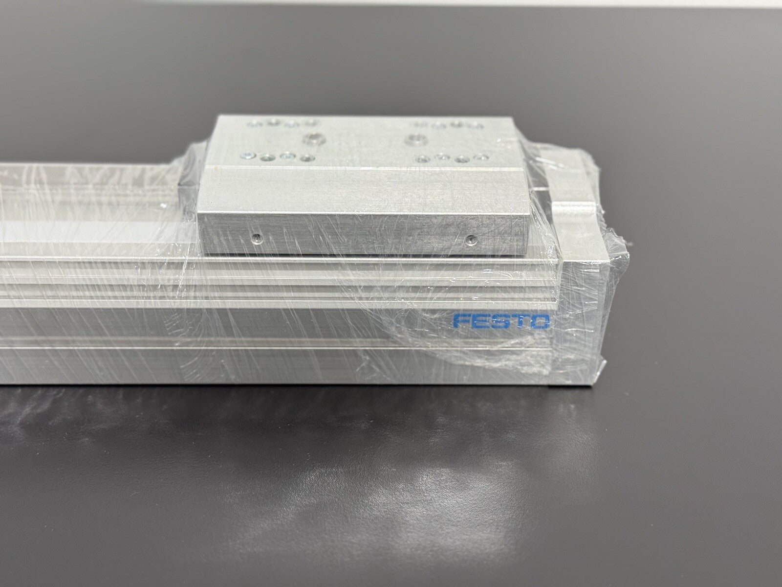 FESTO EGC 80 300 FA OH GP Belt driven Linear Acuator Ball Bearing1
