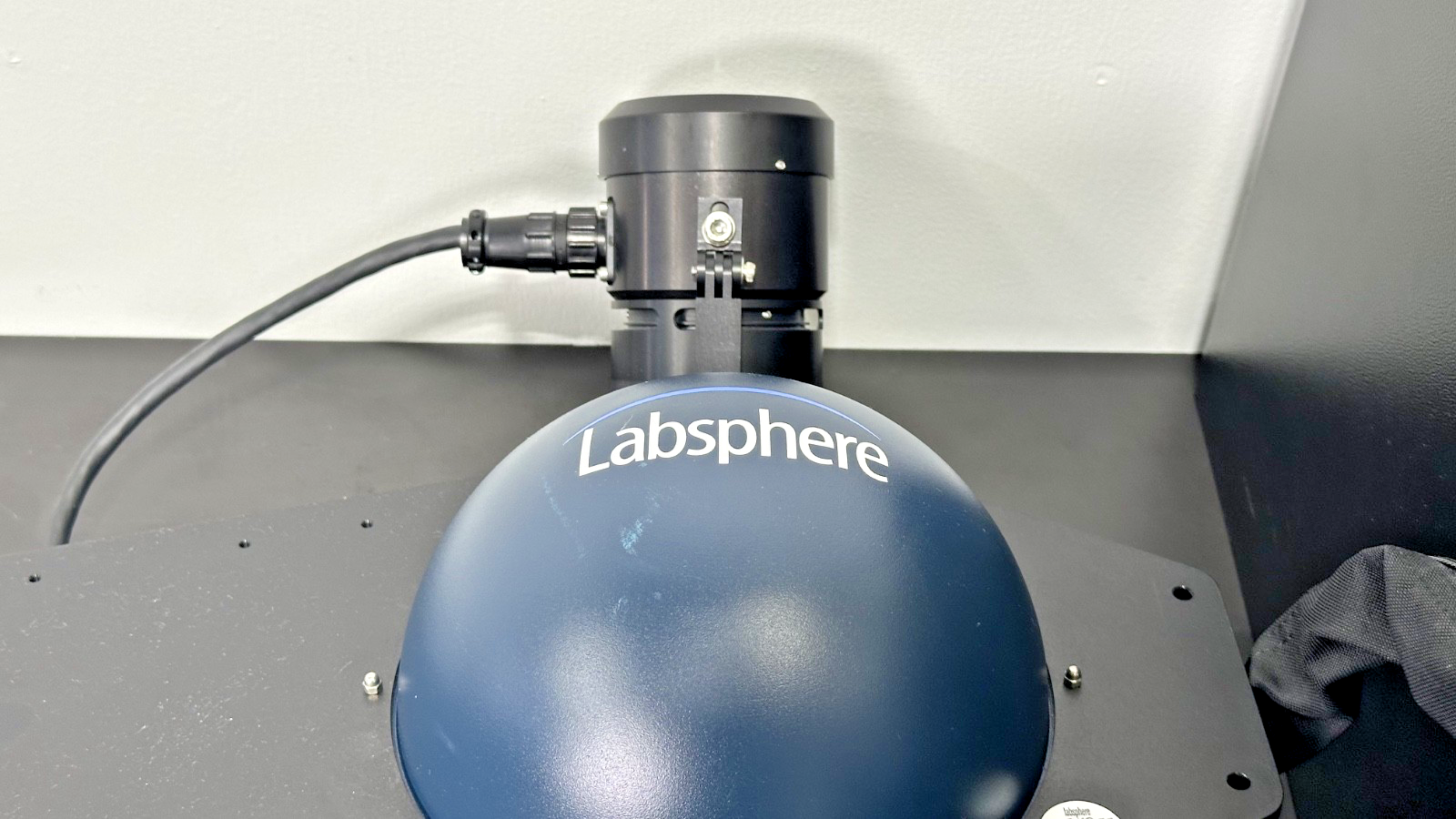 HELIOSPlus VM 8 Inch Uniform Light Source Integrating Sphere System Working6