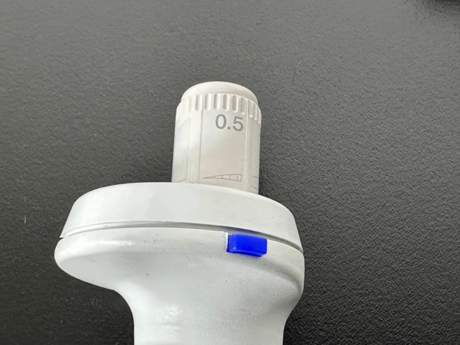 Lot of 2 Eppendorf Reference Adjustable Pipettes 0.5 10uL Germany2