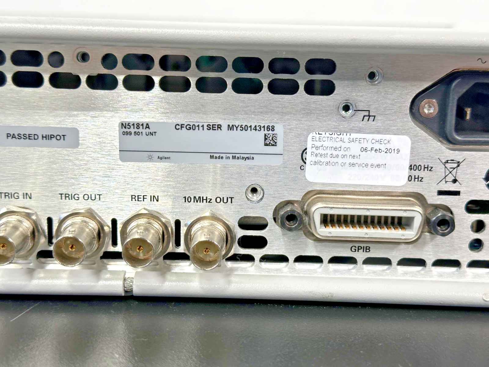Agilent N5181A MXG Analog Signal Generator 100kHz 1GHz Opt 099 501 UNT Power On6