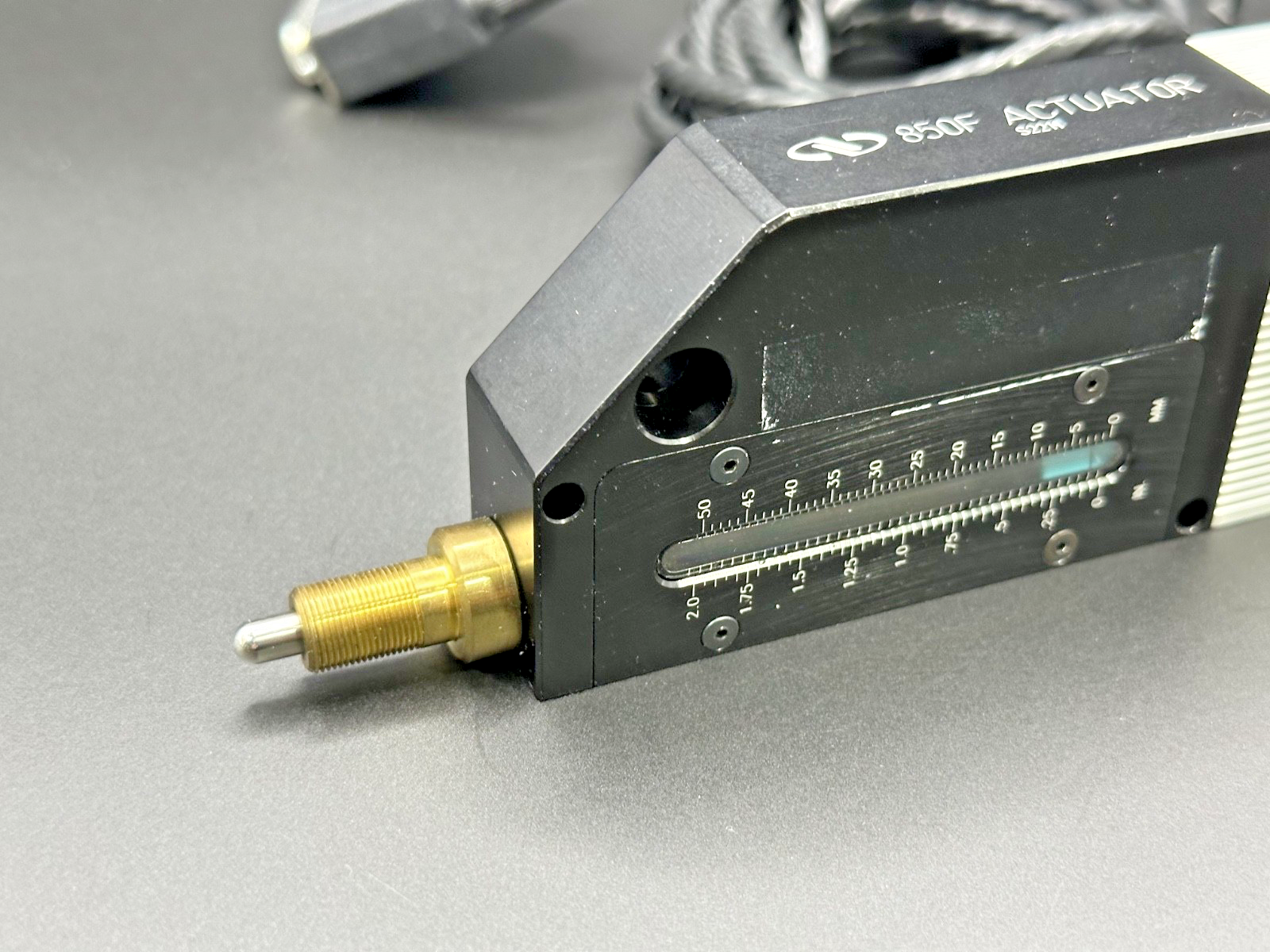 Newport 850F Motorized Precision Linear Actuator 50mm Travel Cable3