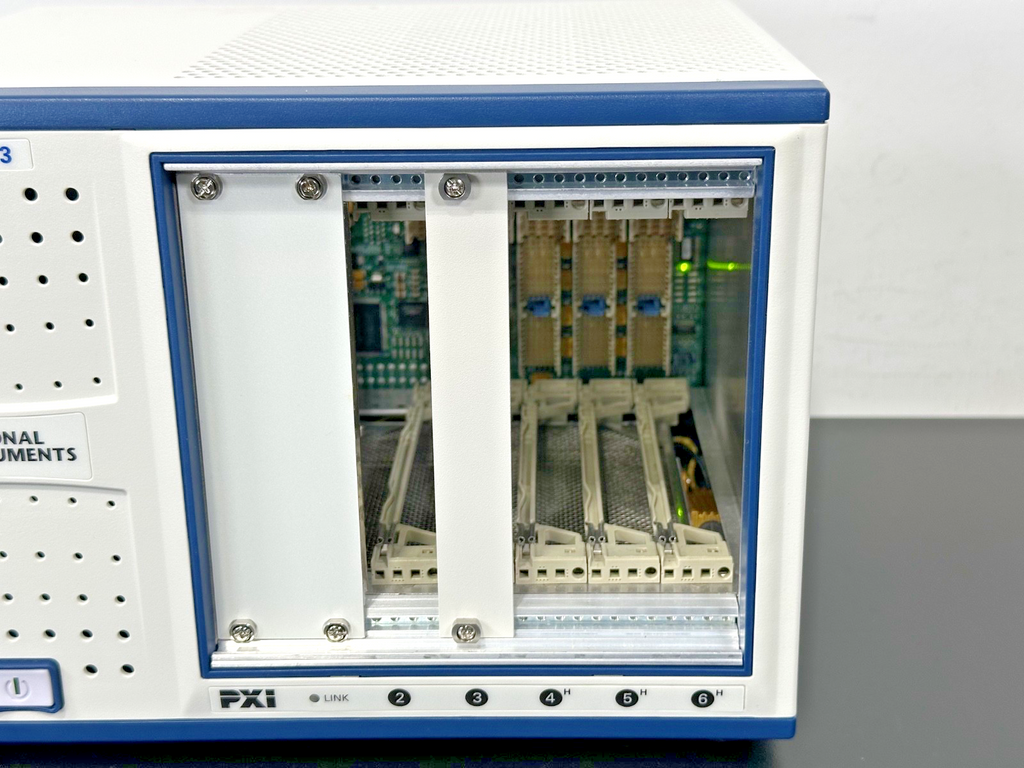 National Instruments NI PXIe 1073 5 Slot PXI Express Chassis Powers On Working2