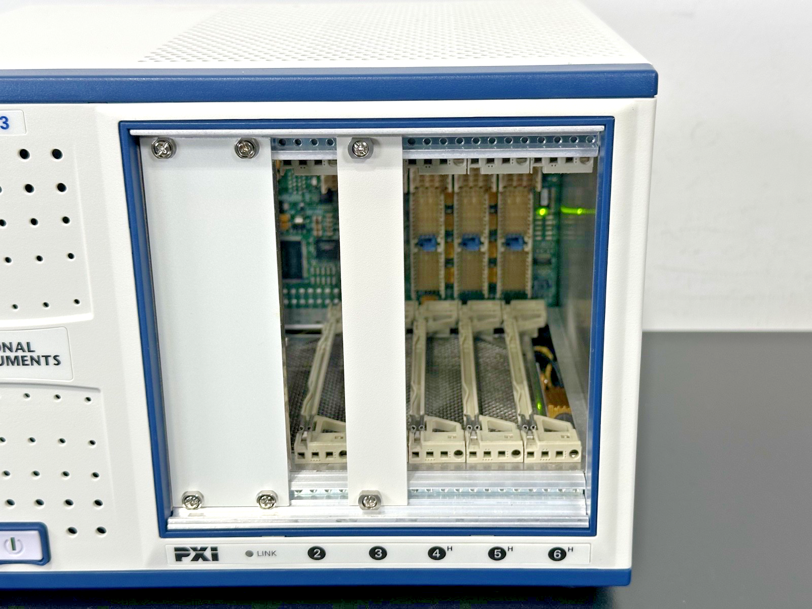 National Instruments NI PXIe 1073 5 Slot PXI Express Chassis Powers On Working2