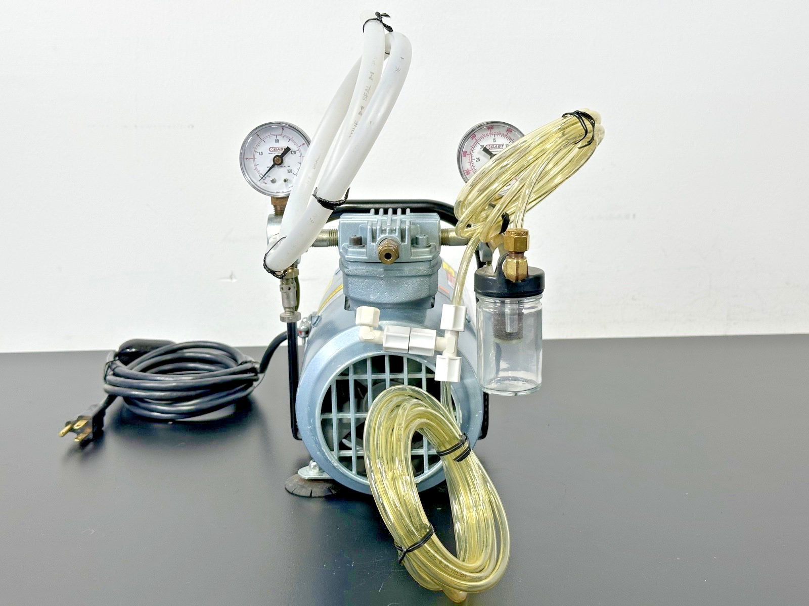 GAST 1HAB 25 M100X Oil Less Piston Compressor Vacuum Pump Gauges Tubing Working1