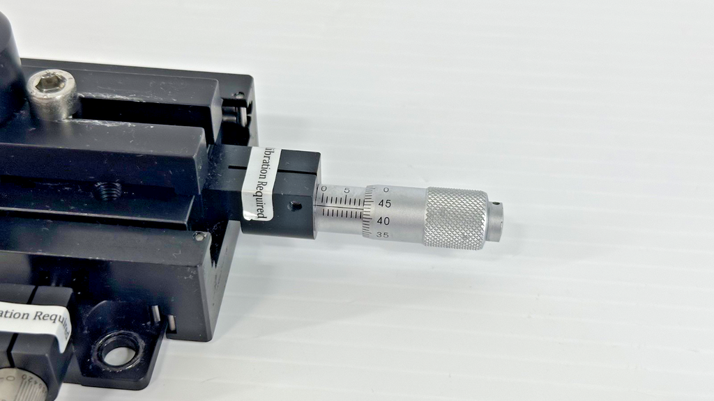 Newport M 460A Series 2 Axis XY Stage w/ Thorlabs Optical Mount5