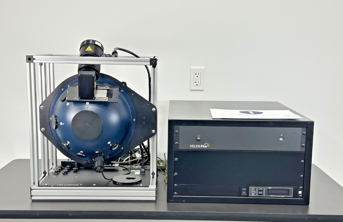 HELIOSPlus USLR V12F NMNN P 12" Integrating Sphere Light Source System Working