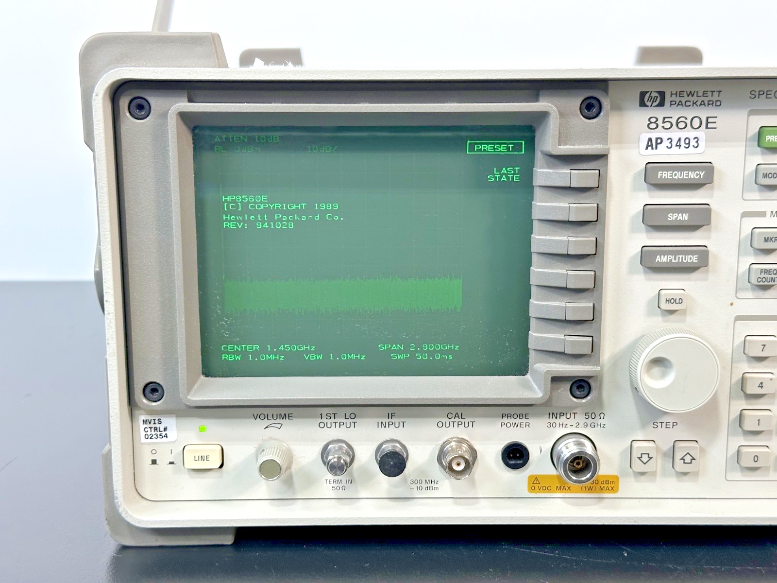 HP 8560E 30Hz 2.9GHz Spectrum Analyzer w/ 85620A Memory Module Working1