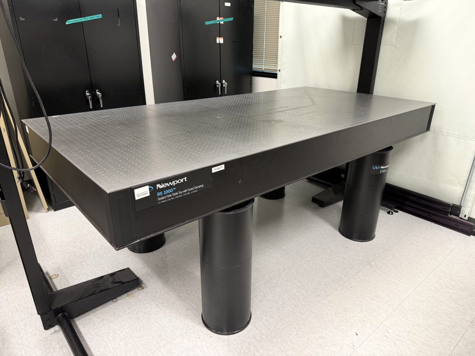 Newport RS1000 Sealed Hole Optical Table w/ Tuned Damping & RL 2000 LabLegs0