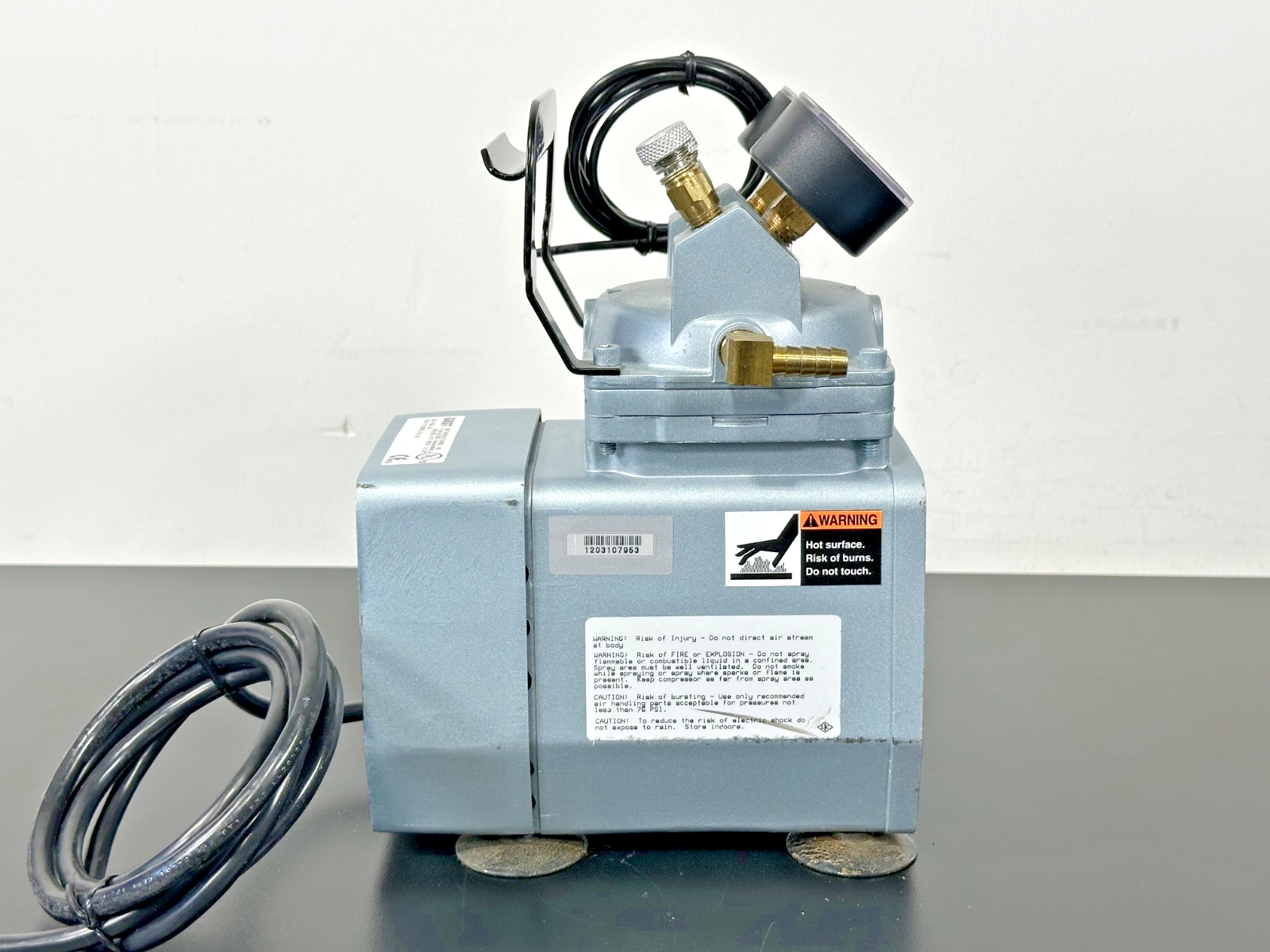 GAST DOA P704 AA Oil Less Compressor Vacuum Pump 115V with Dual Gauges Working2
